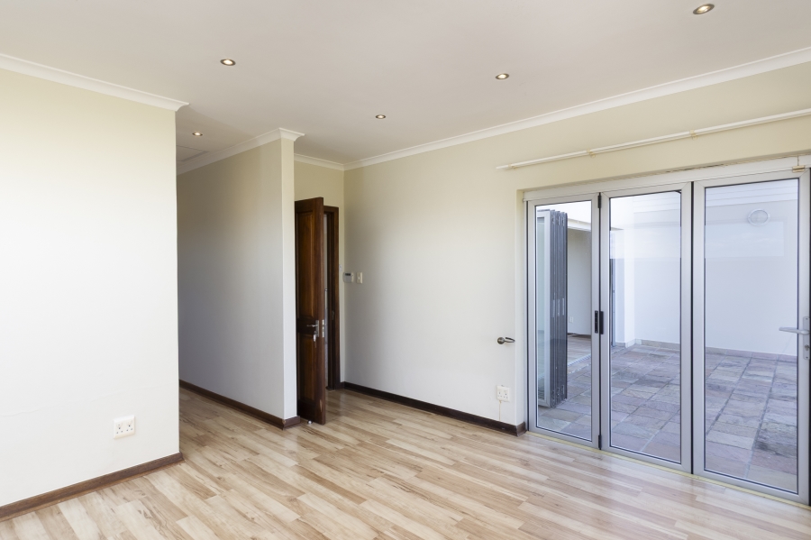 To Let 4 Bedroom Property for Rent in Heldervue Western Cape